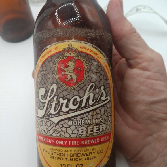 Vintage Stroh's Bohemian Style Empty Beer Bottle with 200 years label on Neck - Picture 3 of 8